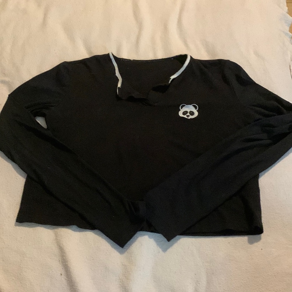 black long sleeve crop top with v-neck